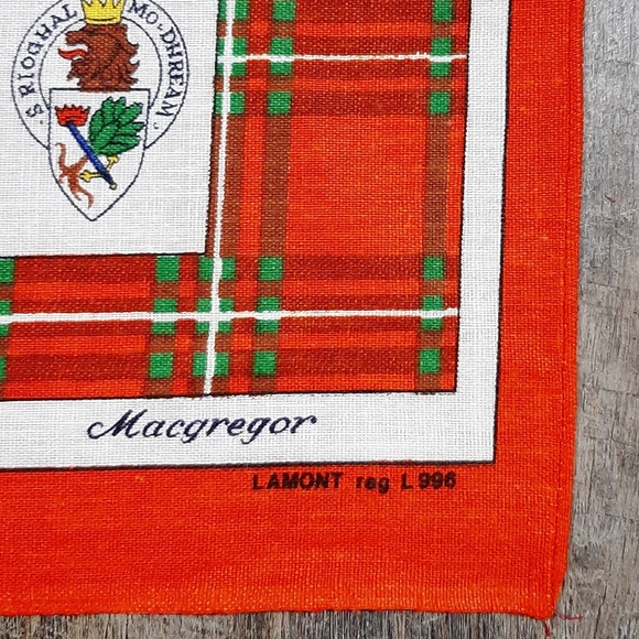 Vintage Lamont Pure Irish Linen & Cotton Tea Towel Clan Crests of Scotland - Picture 4 of 5
